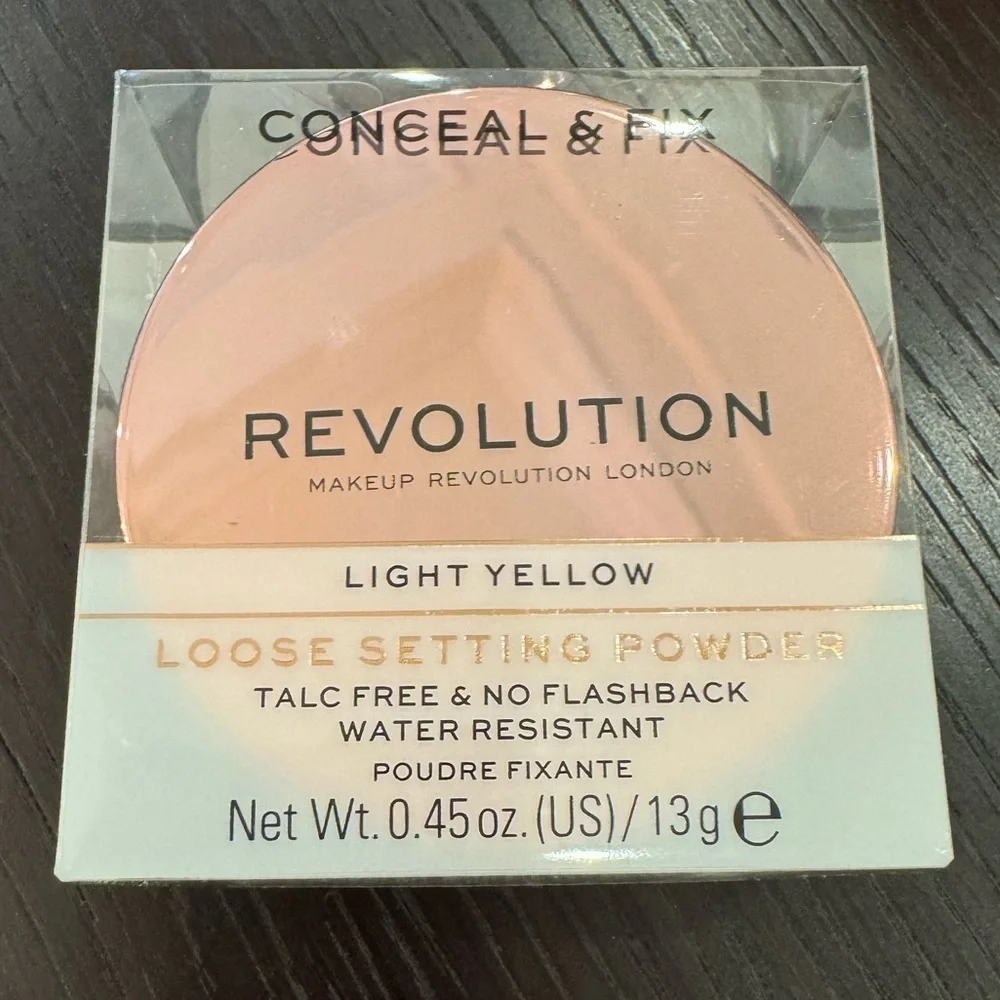 Bundle of 2 – Revolution Conceal & Fix Loose Setting Powder – Light Yellow – NEW